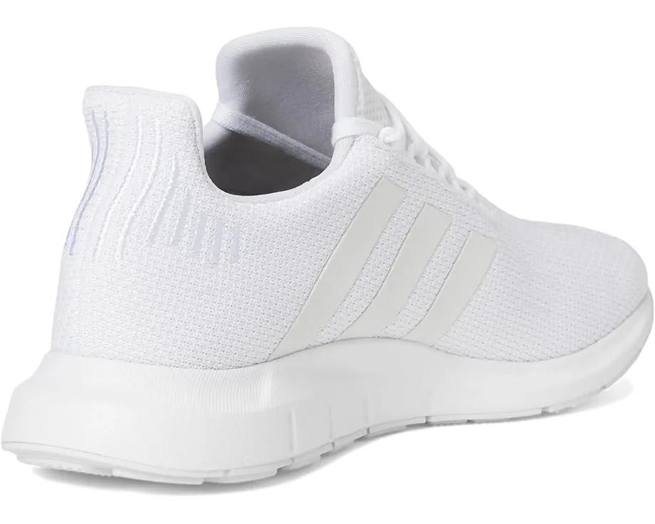 Беговые кроссовки Adidas Swift Run с текстильным верхом