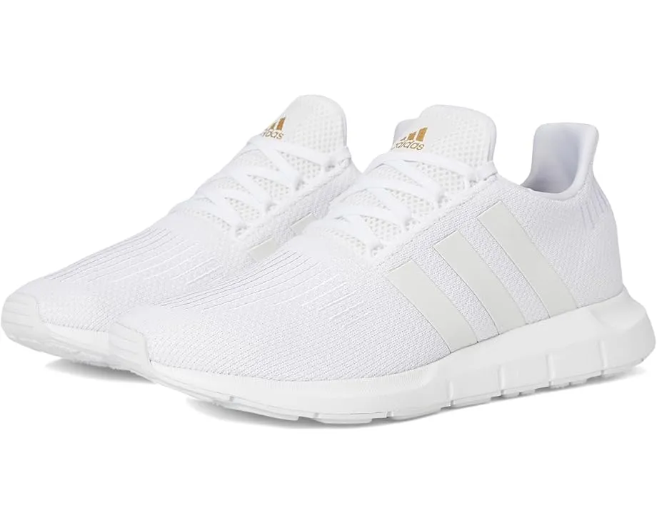 Беговые кроссовки Adidas Swift Run с текстильным верхом