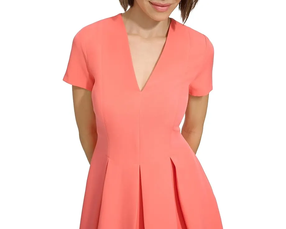 Платье Tommy Hilfiger Fit And Flare с V-образным вырезом и плиссированной юбкой