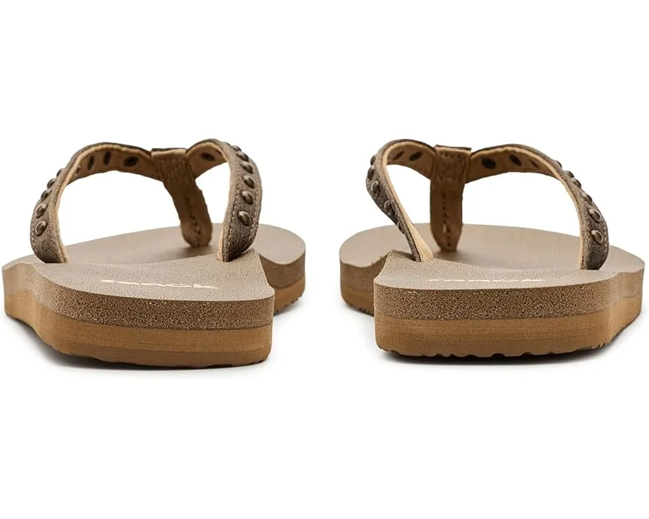 Sanuk Сандалии Yoga Joy II Stud с ремешком на заклепках и стелькой из коврика для йоги