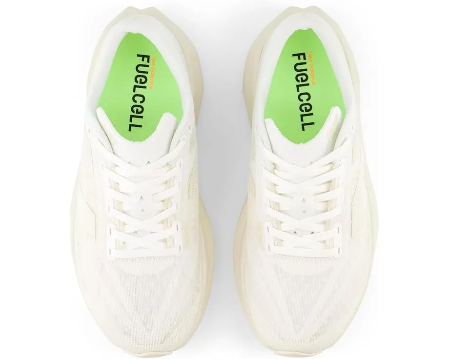 Беговые кроссовки New Balance FuelCell Rebel v4 с пеной FuelCell