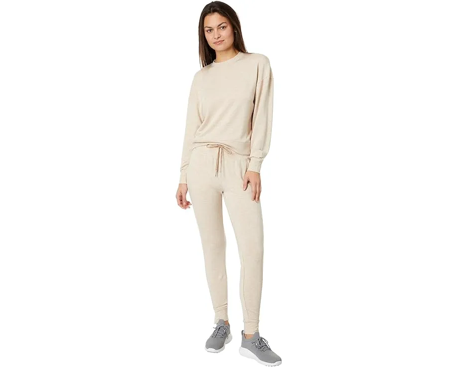 Свитшот TravisMathew Cloud Terry Cre с длинными рукавами и ребристыми манжетами