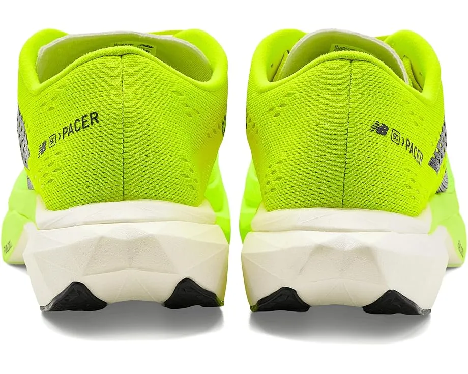 Беговые кроссовки New Balance FuelCell SuperComp Pacer с карбоновой пластиной