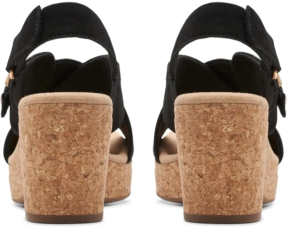 Босоножки Clarks Giselle Dove на клине с перекрещивающимися ремешками