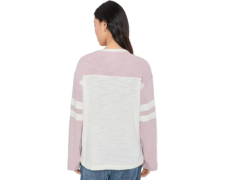 Длинная футболка Faherty Sunwashed Slub Varsity Long Sleeve Tee из органического хлопка