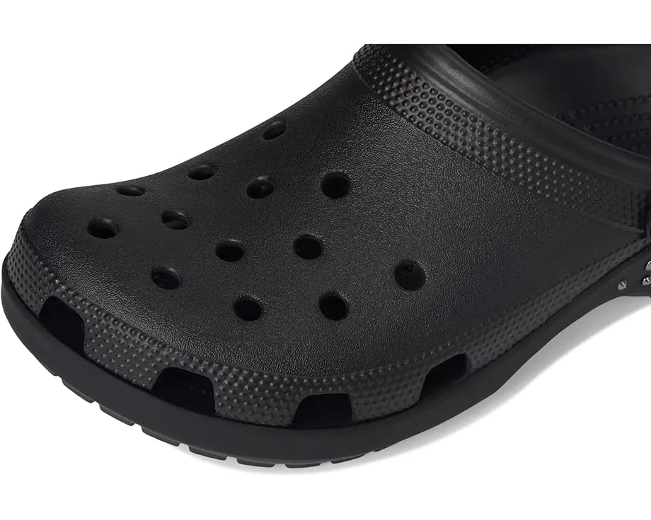 Классические кроксы Crocs с декором в виде шипов