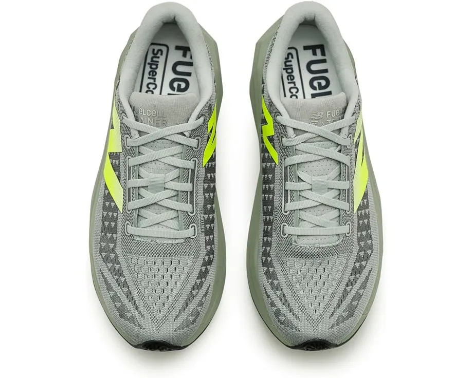 Беговые кроссовки New Balance FuelCell SuperComp Trainer v3 с карбоновой пластиной