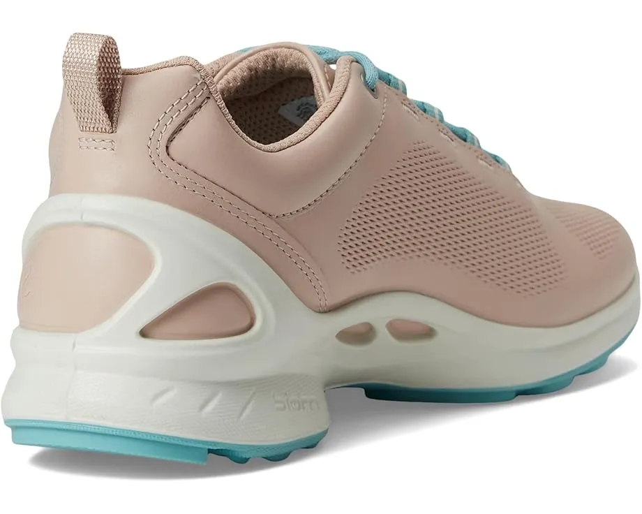 Женские кроссовки ECCO BIOM FJUEL Zephyr с технологией FLUIDFORM и перфорированной кожей