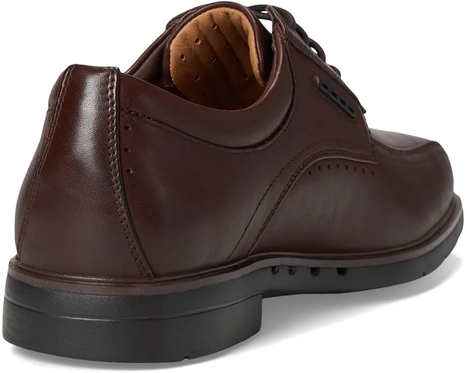 Clarks Un Kendric Way с кожаным верхом и круглым носком