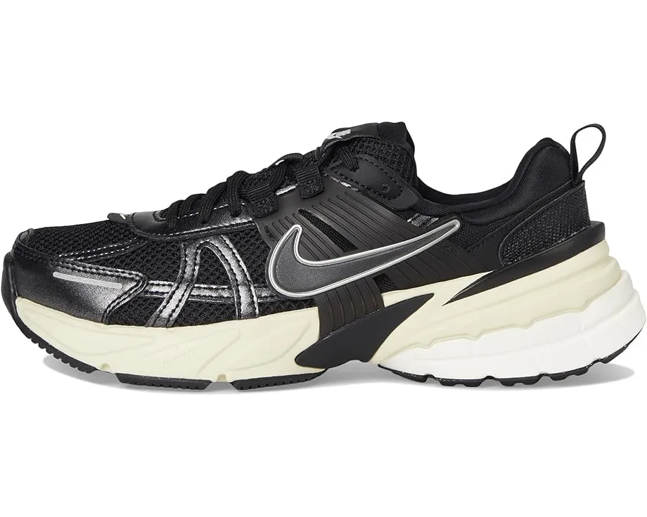 Кроссовки Nike V2K Run в ретро-стиле с массивной подошвой