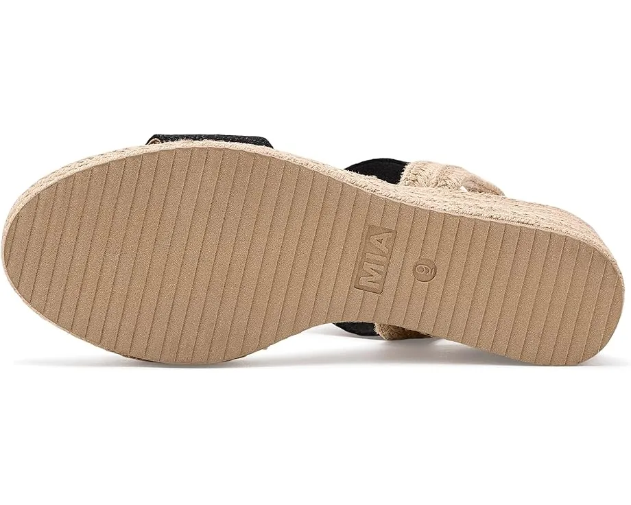 Босоножки Brittni на платформе от MIA с открытым носком