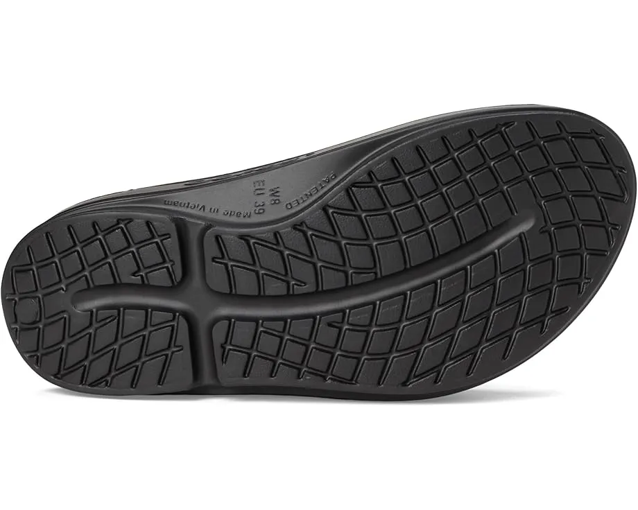 Сланцы OOFOS Oomega Thong с технологией OOfoam для восстановления