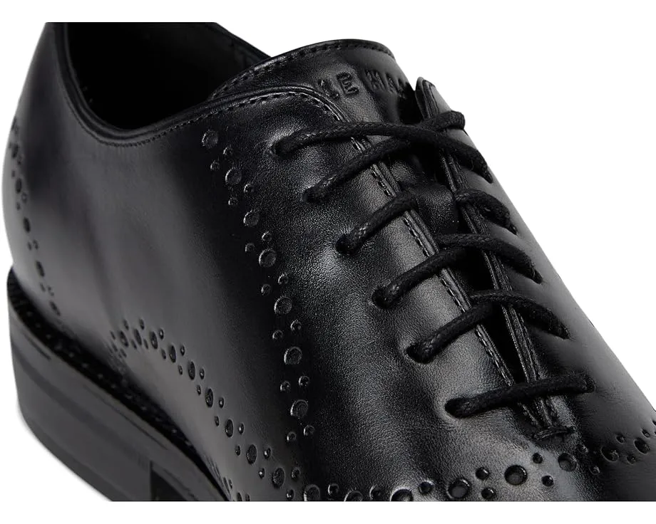 Оксфорды Cole Haan Ledley Grand Brogue Wingtip с технологией FlexCraft и стелькой FlowerFoam