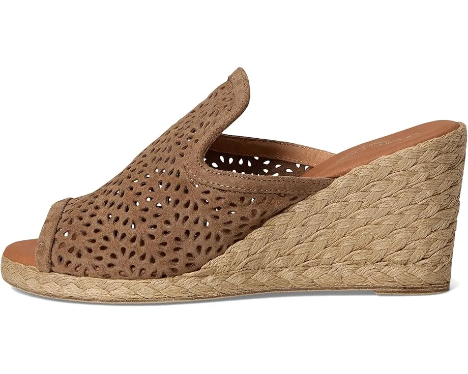 Сандалии Nissa на танкетке из рафии с перфорированным верхом