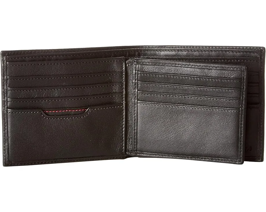 Кожаный кошелек Delta Global Center Flip ID Passcase от Tumi