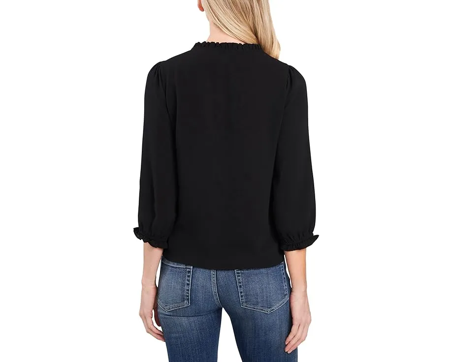Блузка CeCe с рукавом 3/4 и рюшами на V-образном вырезе