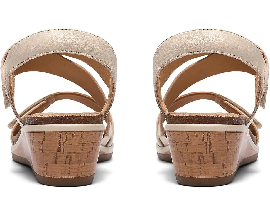 Clarks Kacha Wave сандалии на низком клине из мягкой кожи и контрастными ремешками