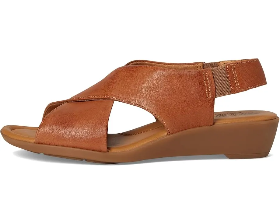 Сандалии Comfortiva Emilee на клиновидном каблуке с перекрестными ремешками