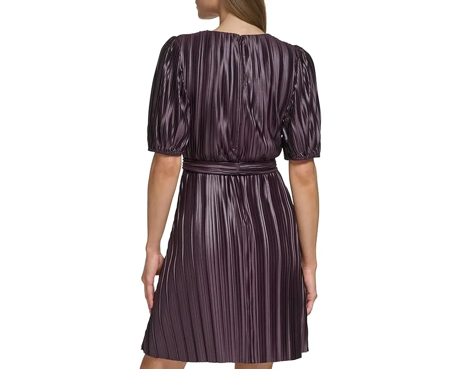 Короткое платье DKNY с баллонными рукавами и текстурированным покрытием