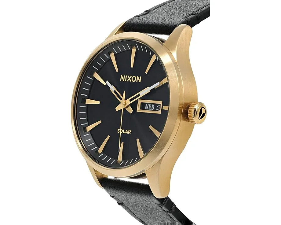 Часы Nixon Sentry Solar на кожаном ремешке с солнечной батареей