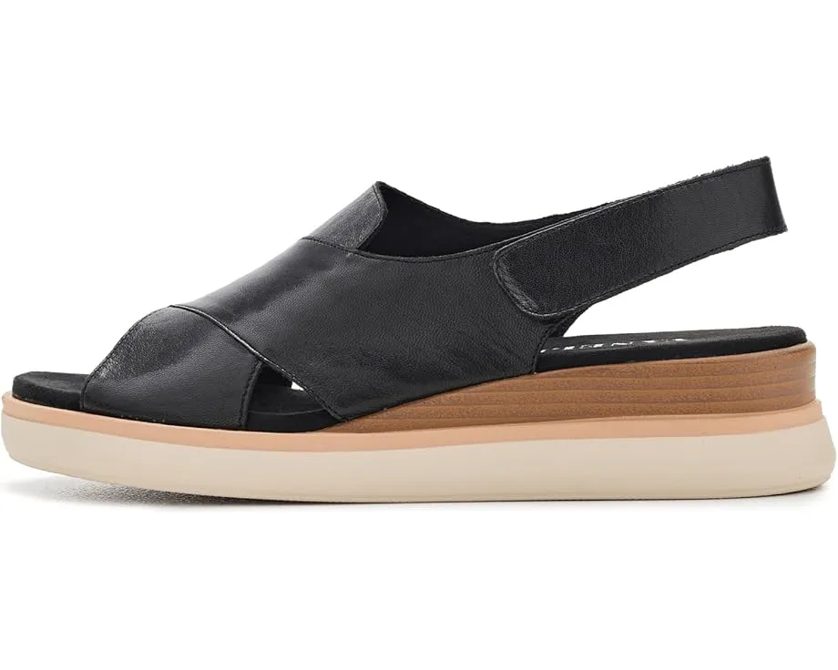 Босоножки Vaneli Hydra на танкетке с регулируемой лямкой