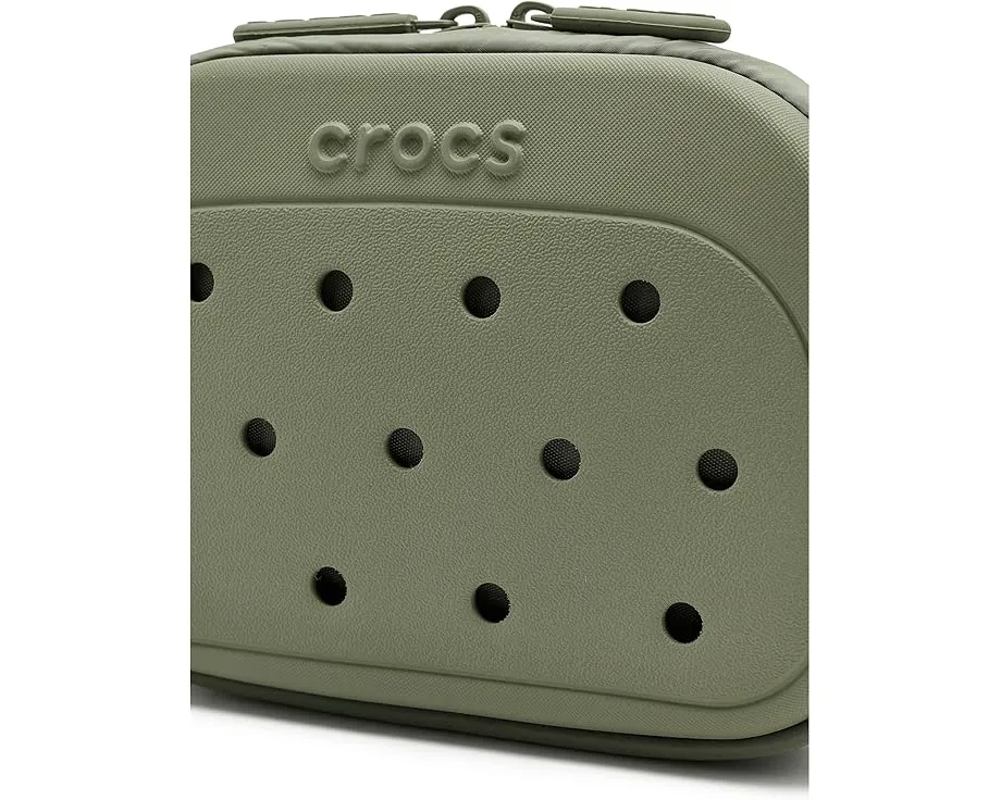 Поясная сумка Crocs с основным отделением на молнии и карманом сзади