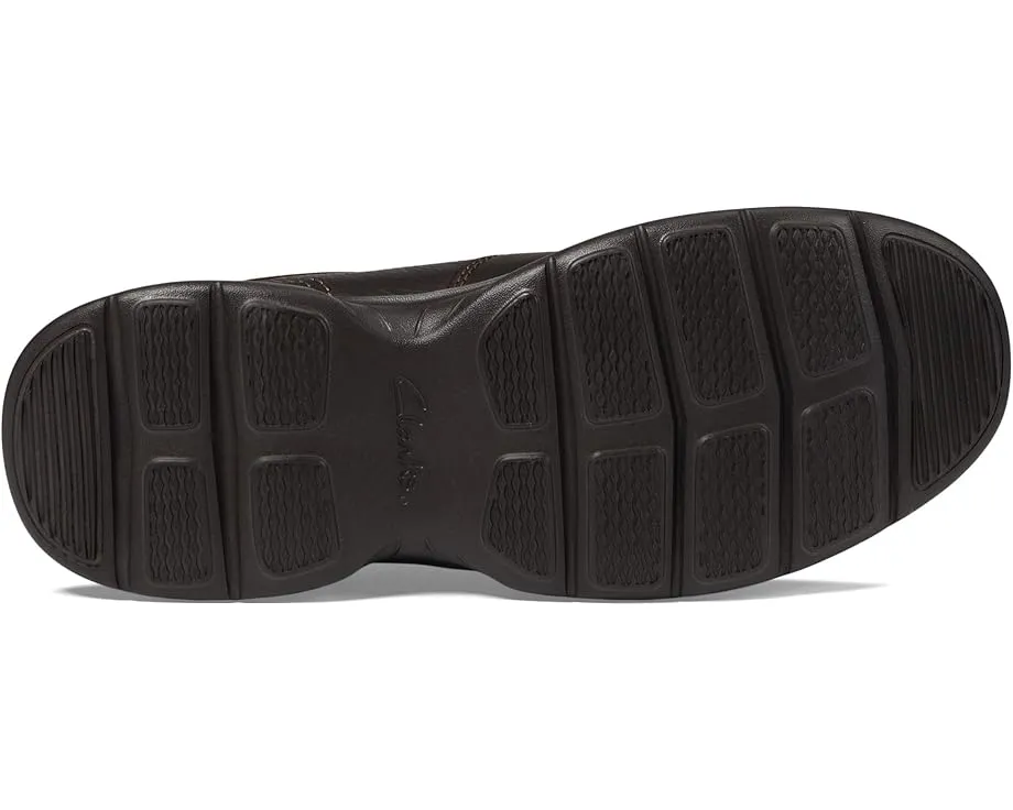 Слипоны Bradley Step от Clarks с технологией Contoured Comfort