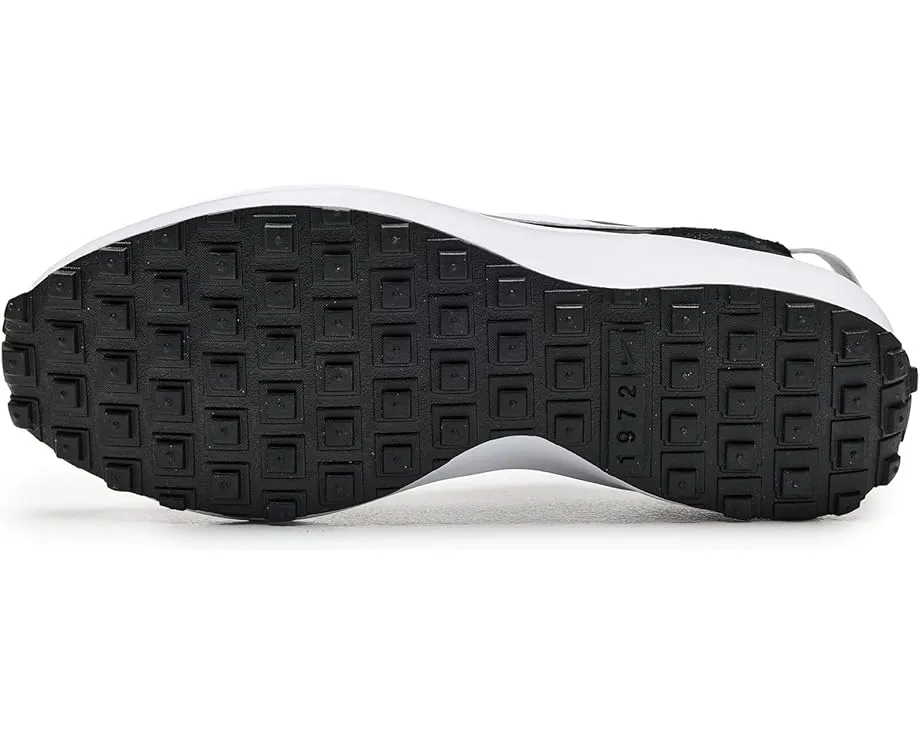 Кроссовки Nike Waffle Debut с вафельной подошвой и замшевыми вставками