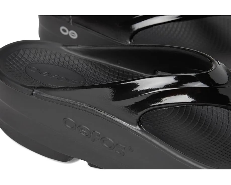 Сланцы OOFOS Oomega Thong с технологией OOfoam для восстановления