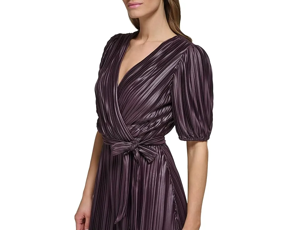 Короткое платье DKNY с баллонными рукавами и текстурированным покрытием