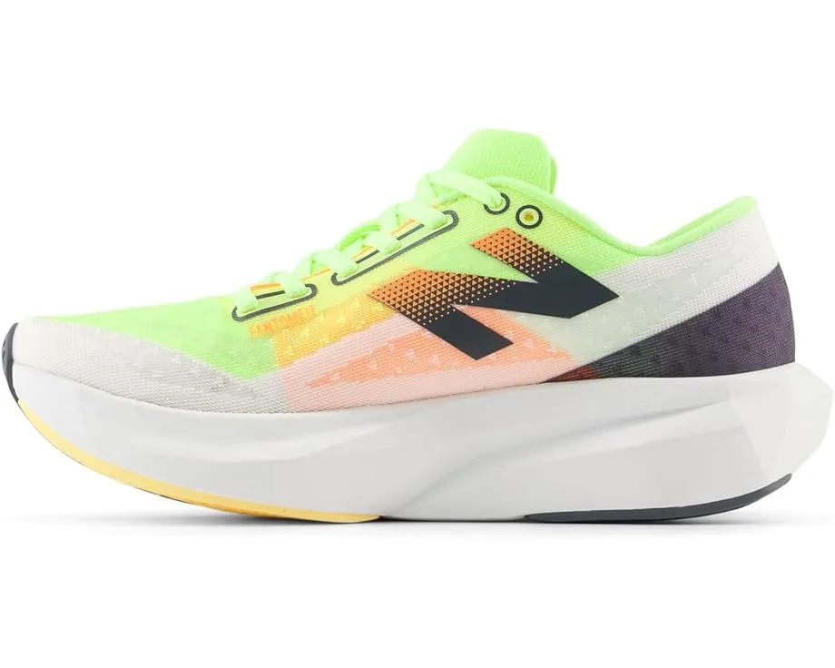 Беговые кроссовки New Balance FuelCell Rebel v4 с пеной FuelCell и светоотражающими элементами