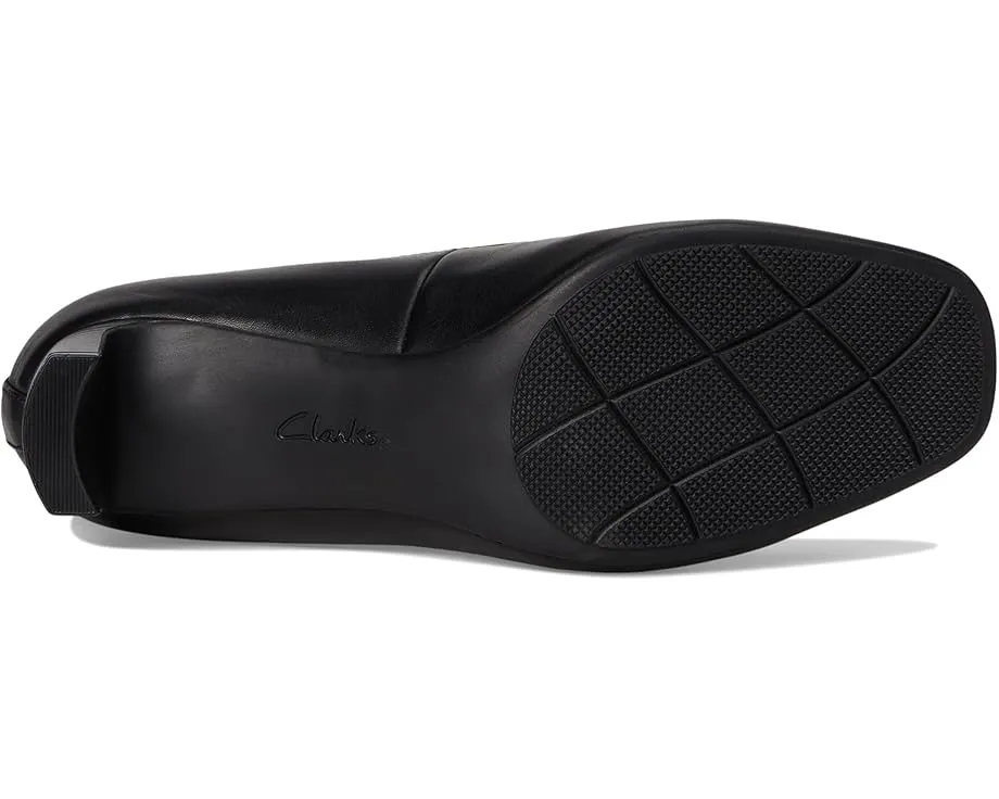 Лодочки Clarks Anelise Nora с круглым носком и резиновой подошвой на котячьем каблуке