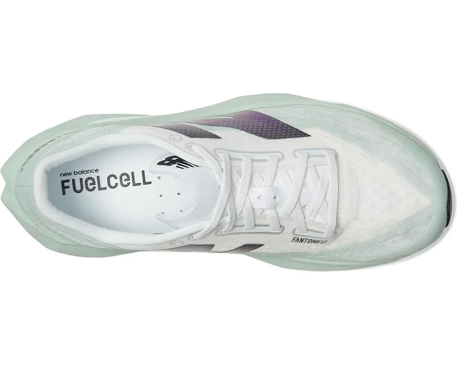 Беговые кроссовки New Balance FuelCell Rebel v4 с пеной FuelCell и светоотражающими элементами