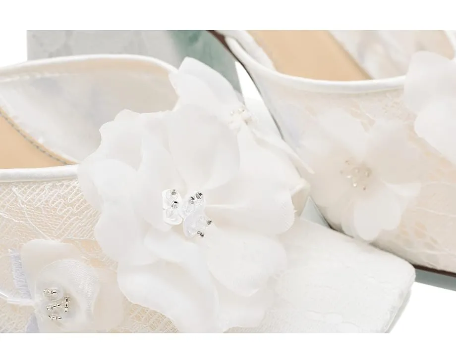 Босоножки Blue by Betsey Johnson Heath на устойчивом каблуке с цветочным ремешком
