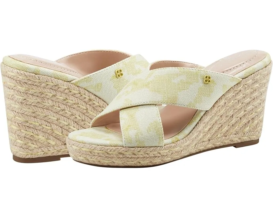 Босоножки Bandolino Kammie на платформе с цветочным принтом и перекрещивающимися ремешками