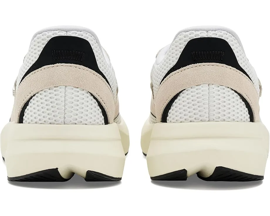 Кроссовки для бега adidas Lightblaze с резиновым верхом и круглым носком