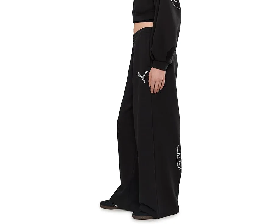 PUMA Essentials Graphics Leo Luxe Bedazzled Slouchy Pants брюки с пайетками из мягкого френч терри