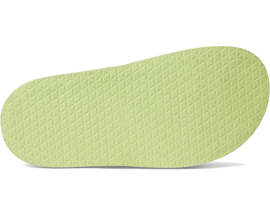 Сандалии Madoxx от Blue by Betsey Johnson на платформе с яркой подошвой и цветочным декором