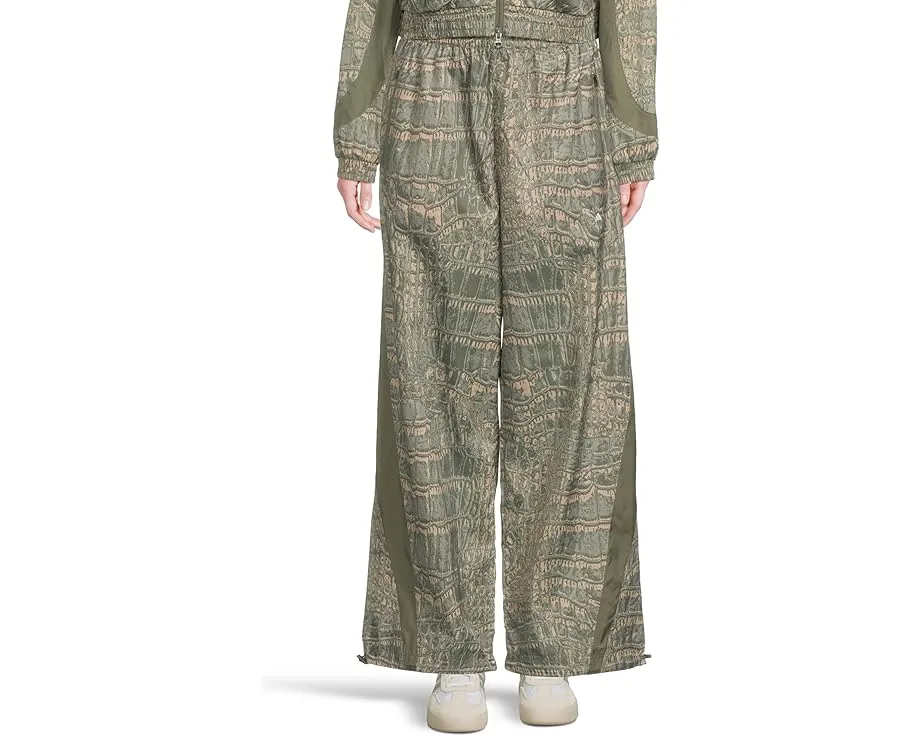 Брюки-джоггеры adidas by Stella McCartney с принтом крокодила и поясом на шнурке