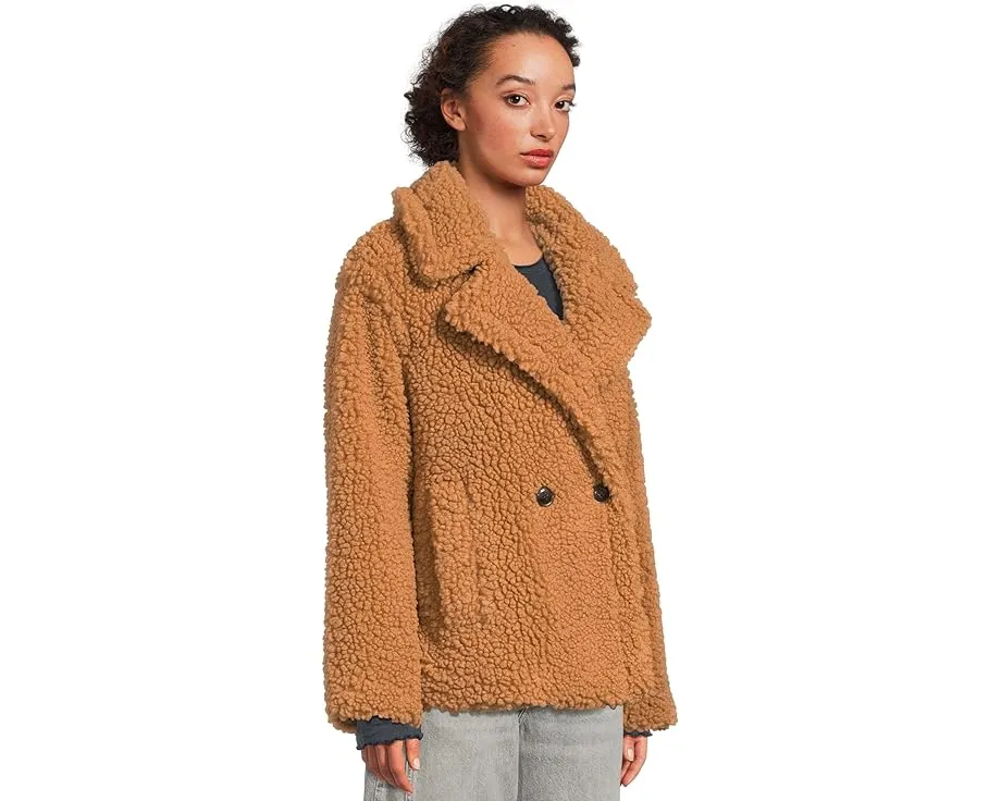 Короткое плюшевое пальто UGG Gertrude с воротником и двумя рядами пуговиц