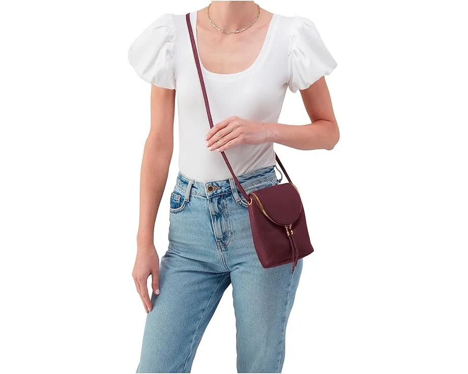 Маленькая кожаная сумка через плечо HOBO Fern