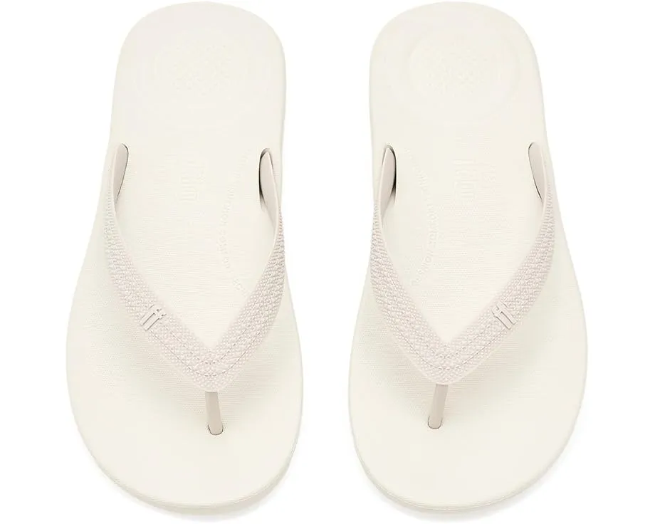 FitFlop Iqushion Textured-Strap Flip-Flops с клиновидным каблуком