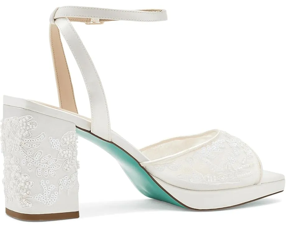 Сандалии Junie от Blue by Betsey Johnson с блестящим декором