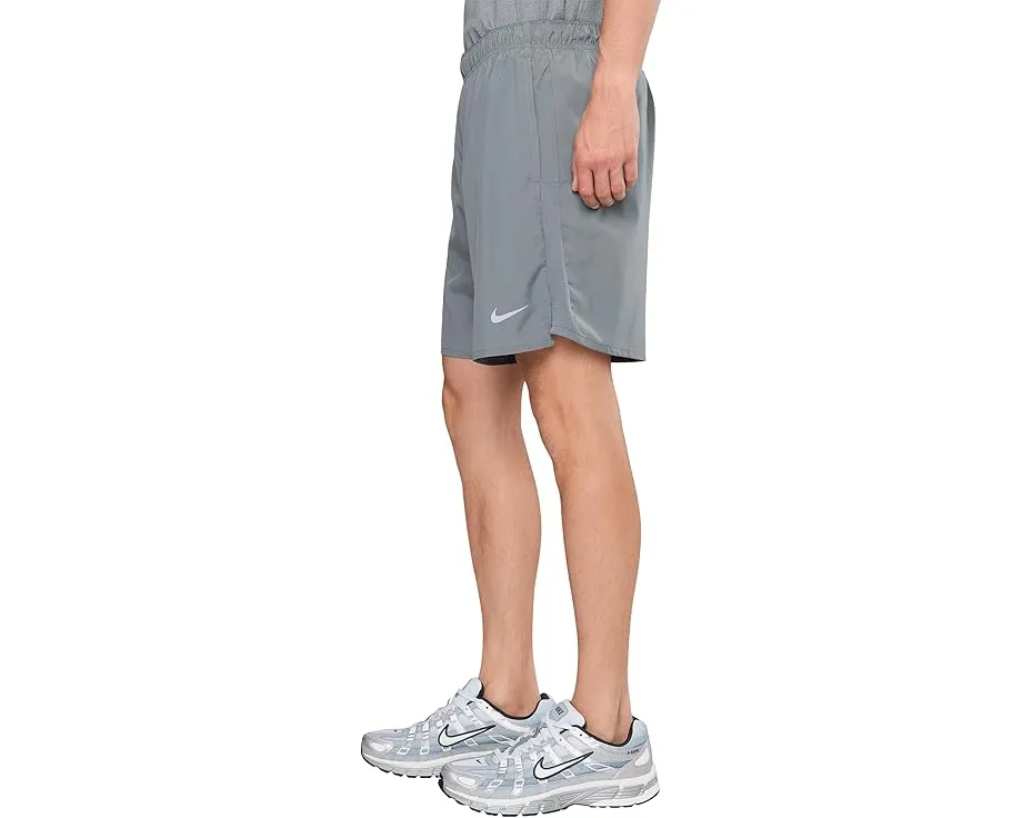 Шорты Nike Dri FIT Challenger 7 дюймов (17.78 см) с внутренними шортами