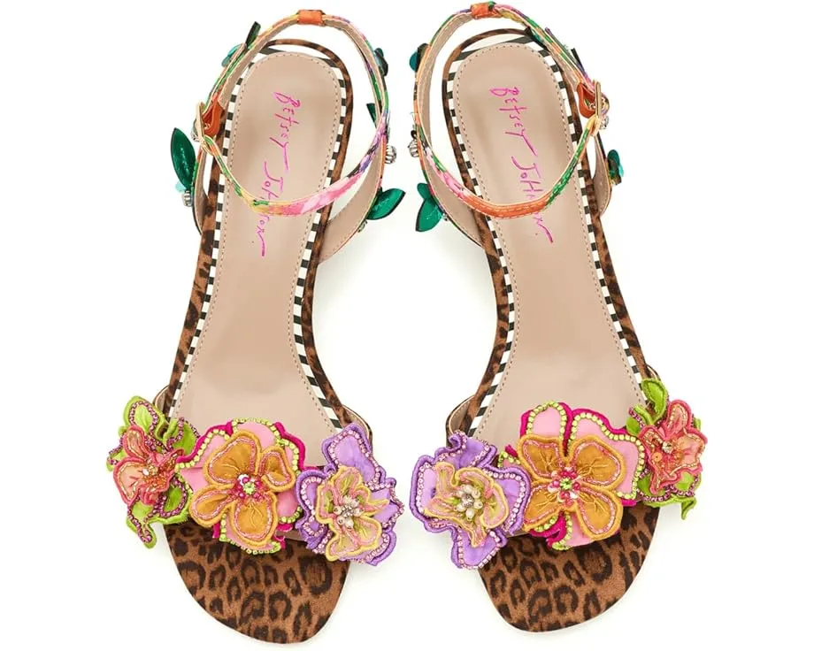 Босоножки Spenser Blue by Betsey Johnson с цветами и каблуком