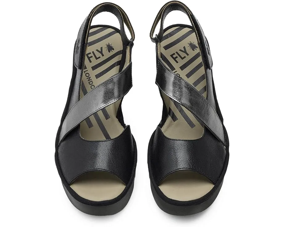 Сандалии FLY LONDON Basy605fly на танкетке с мыском и регулируемым ремешком