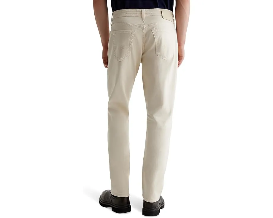 Джинсы Everett Slim Straight от AG Jeans зауженные к низу в цвете слоновая кость