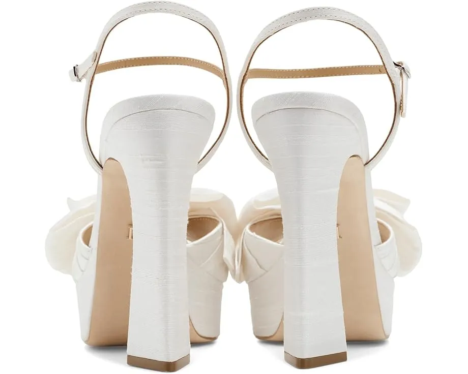 Badgley Mischka Oliva — эффектные туфли с квадратным носком, бантом и платформой