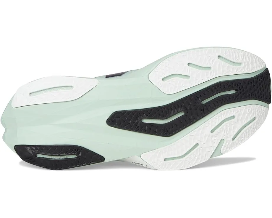 Беговые кроссовки New Balance FuelCell Rebel v4 с пеной FuelCell и светоотражающими элементами