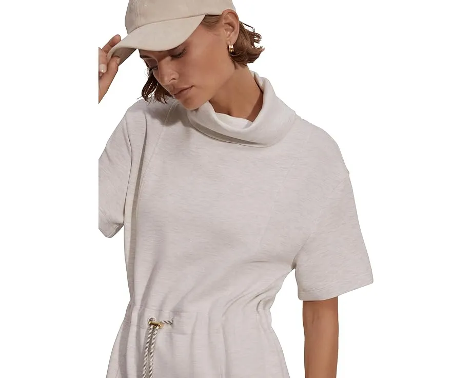 Платье Sophie от Varley с капюшоном и регулируемым шнурком на талии